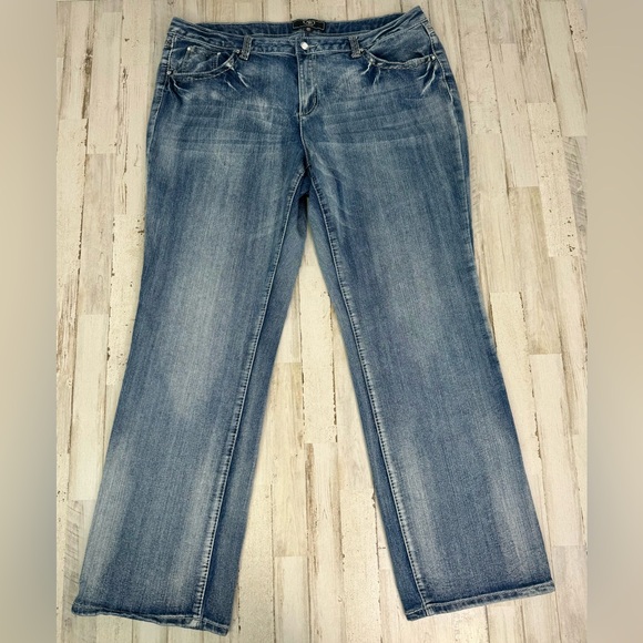 Cato Premium Capri Jeans Women's 20W 44x33 Blue Straight Leg Mid Rise - Picture 3 of 10